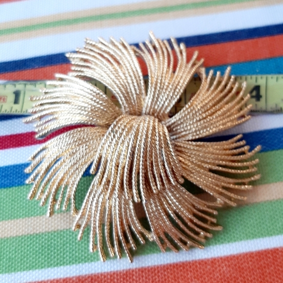 MONET BROOCH - Picture 2 of 7
